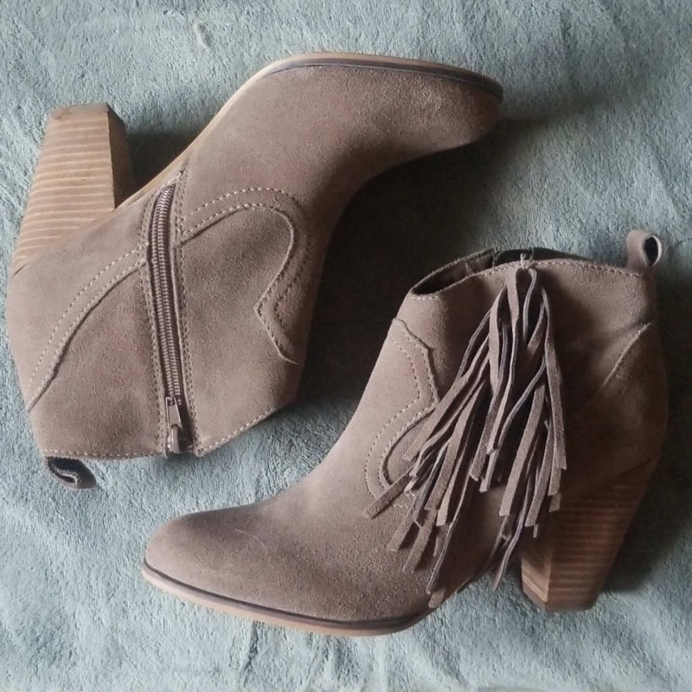 Steve Madden Fringe Taupe Ohios